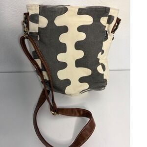 Maika Canvas Crossbody Bag Abstract Wavy Print Grey Cream Adjustable Strap